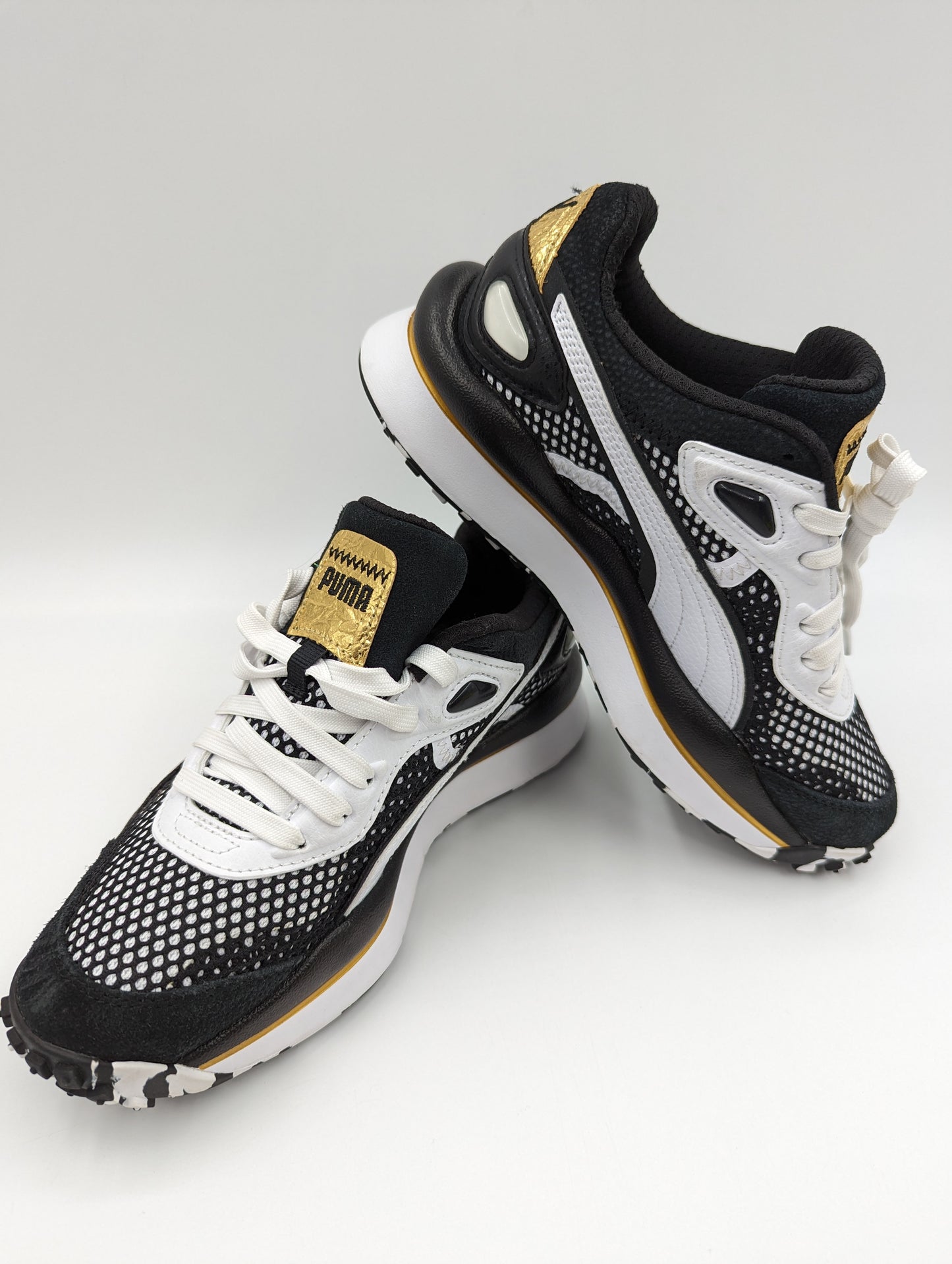 Puma street Rider Training / Casual Negro / Blanco / Dorado No 22