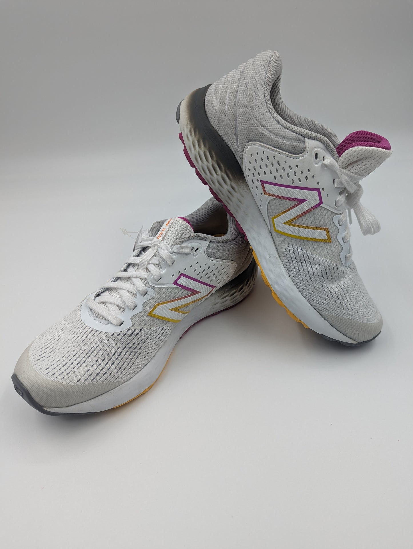 New Balance 520 Running / Training Gris / Blanco / Colors No 25