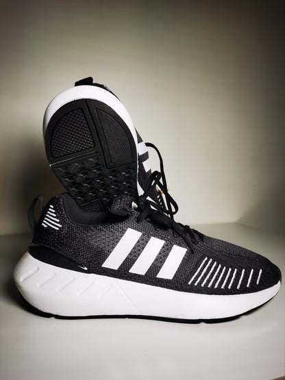 Adidas Swift Run Negro / Blanco No 25
