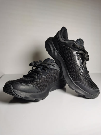 Under Armour Charged Negro No 23.5