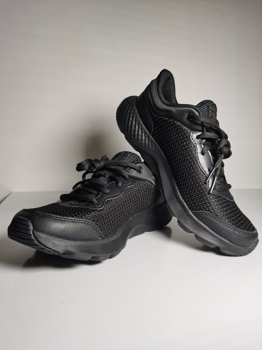 Under Armour Charged Negro No 23.5