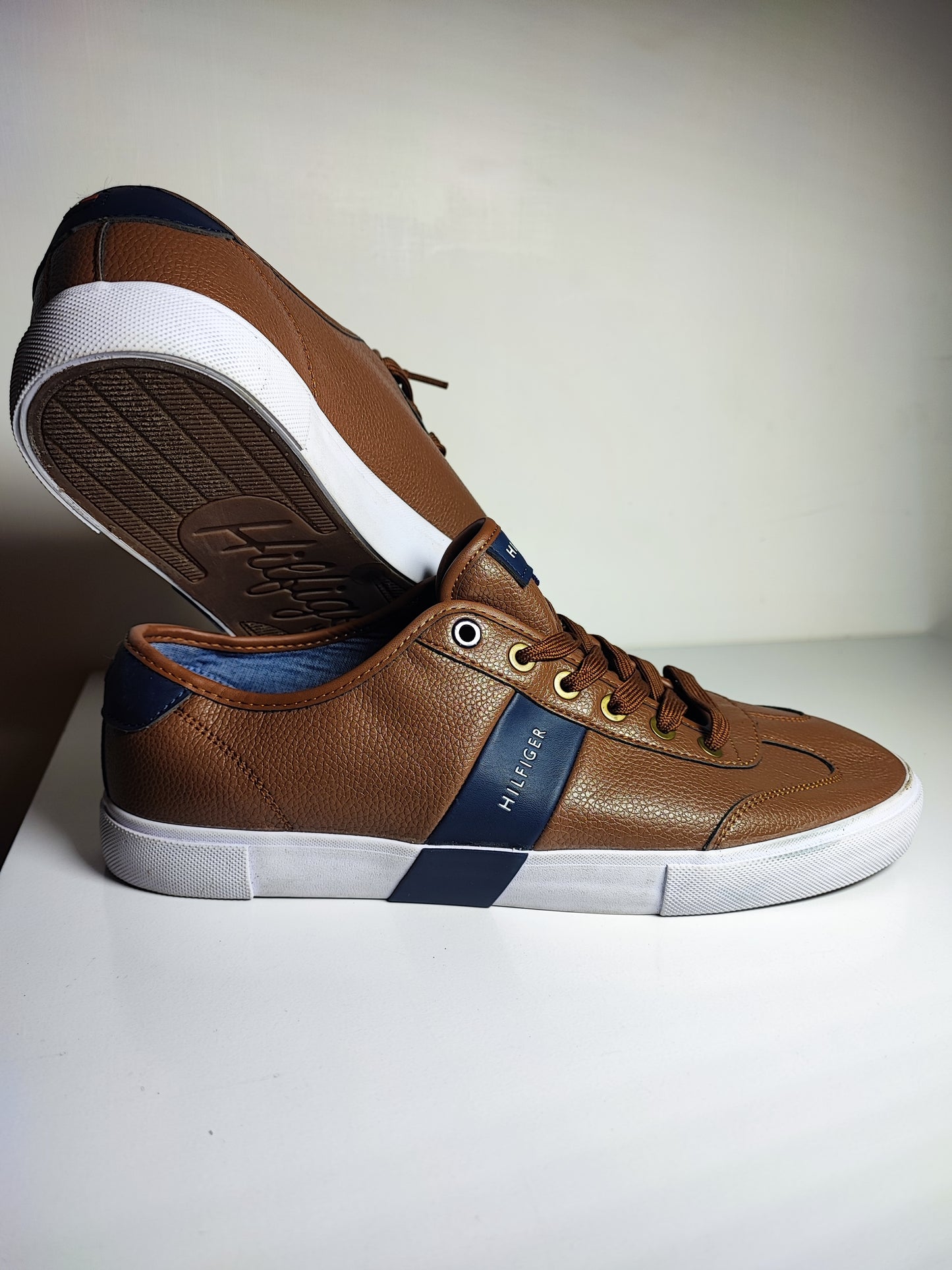 Tommy Hilfiger Cafe / Azul No 28
