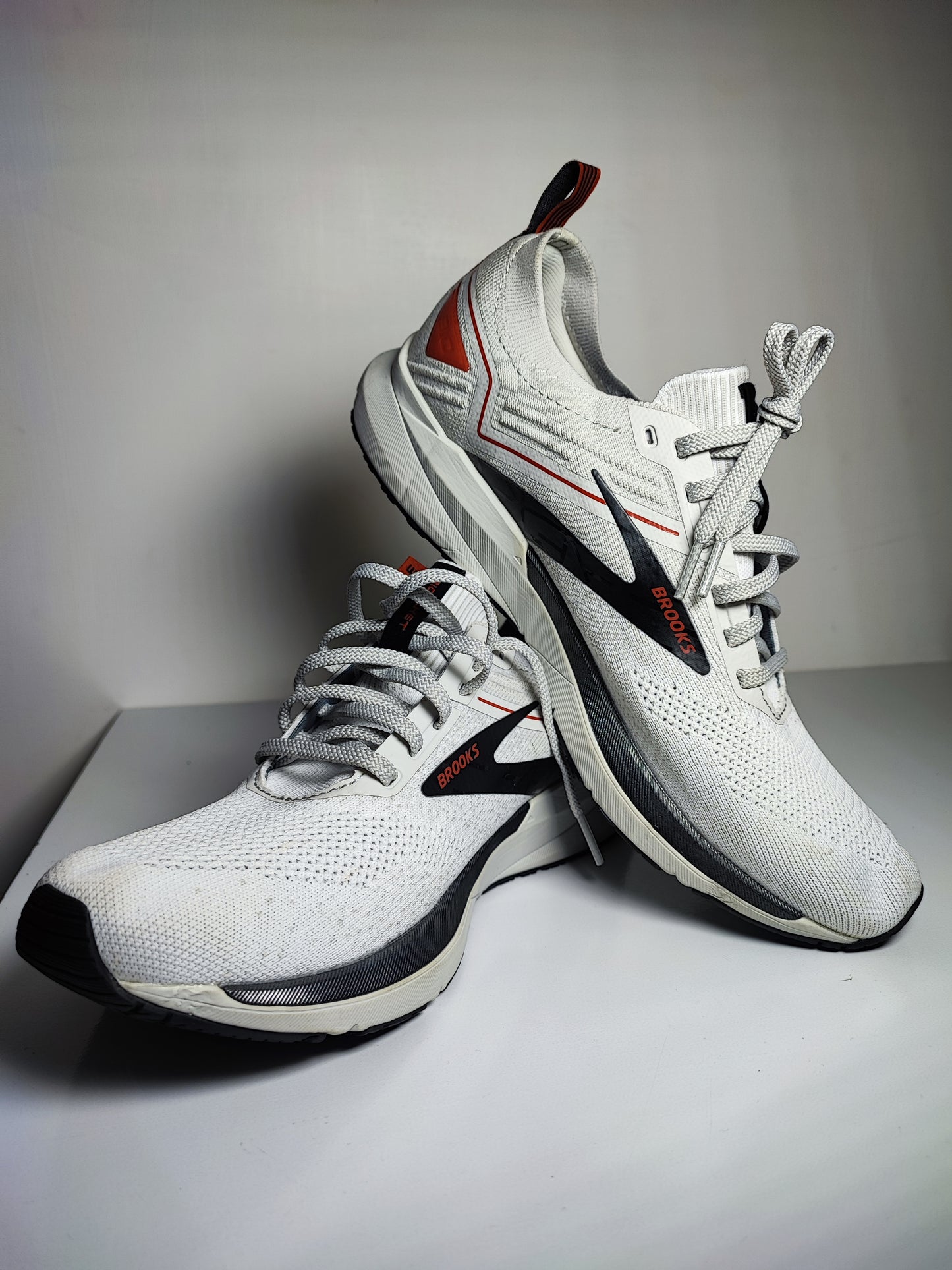 Brooks Ricochet Gris / Negro No 27.5