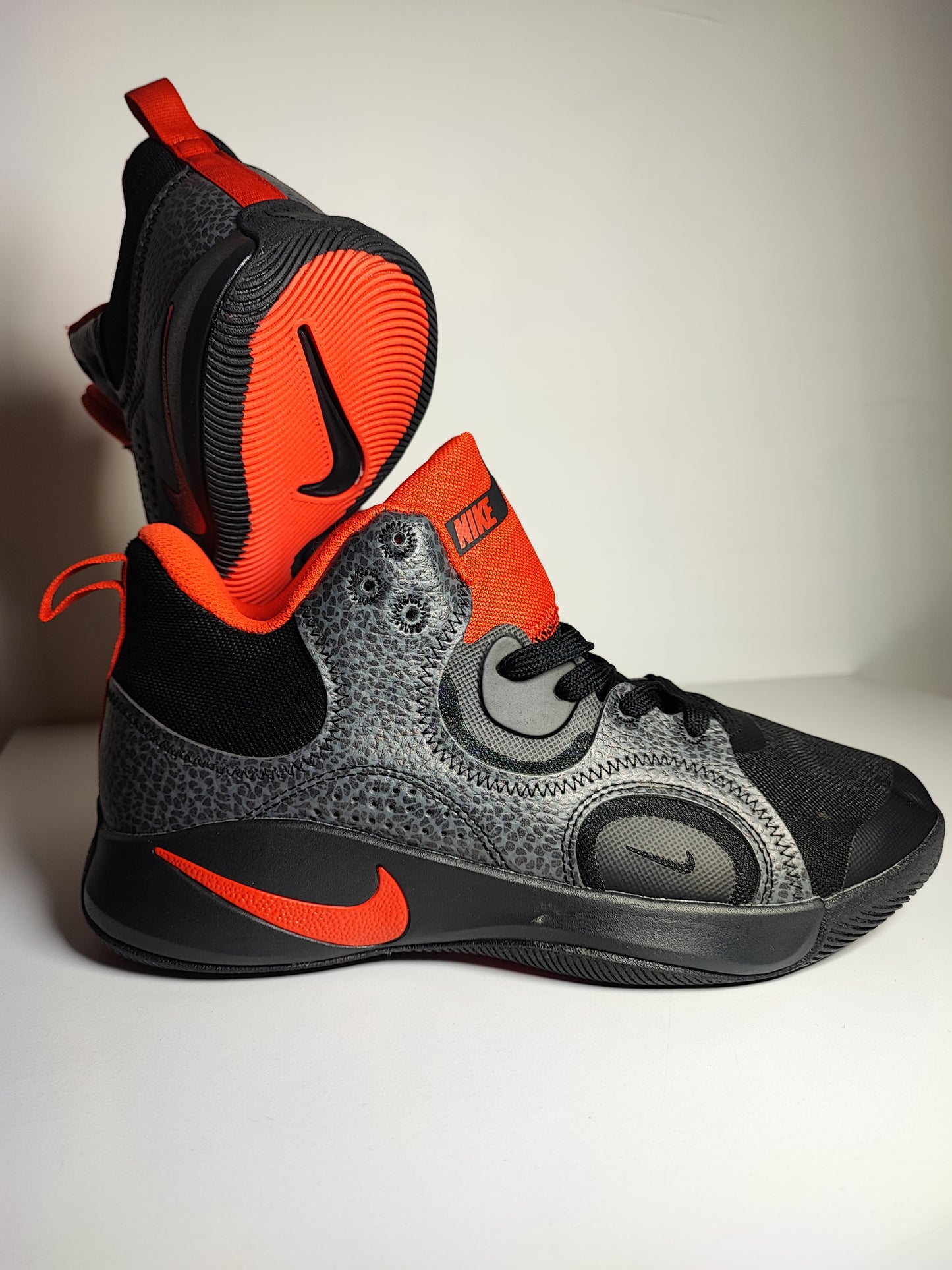 Nike Basketball Negro / Rojo No 26