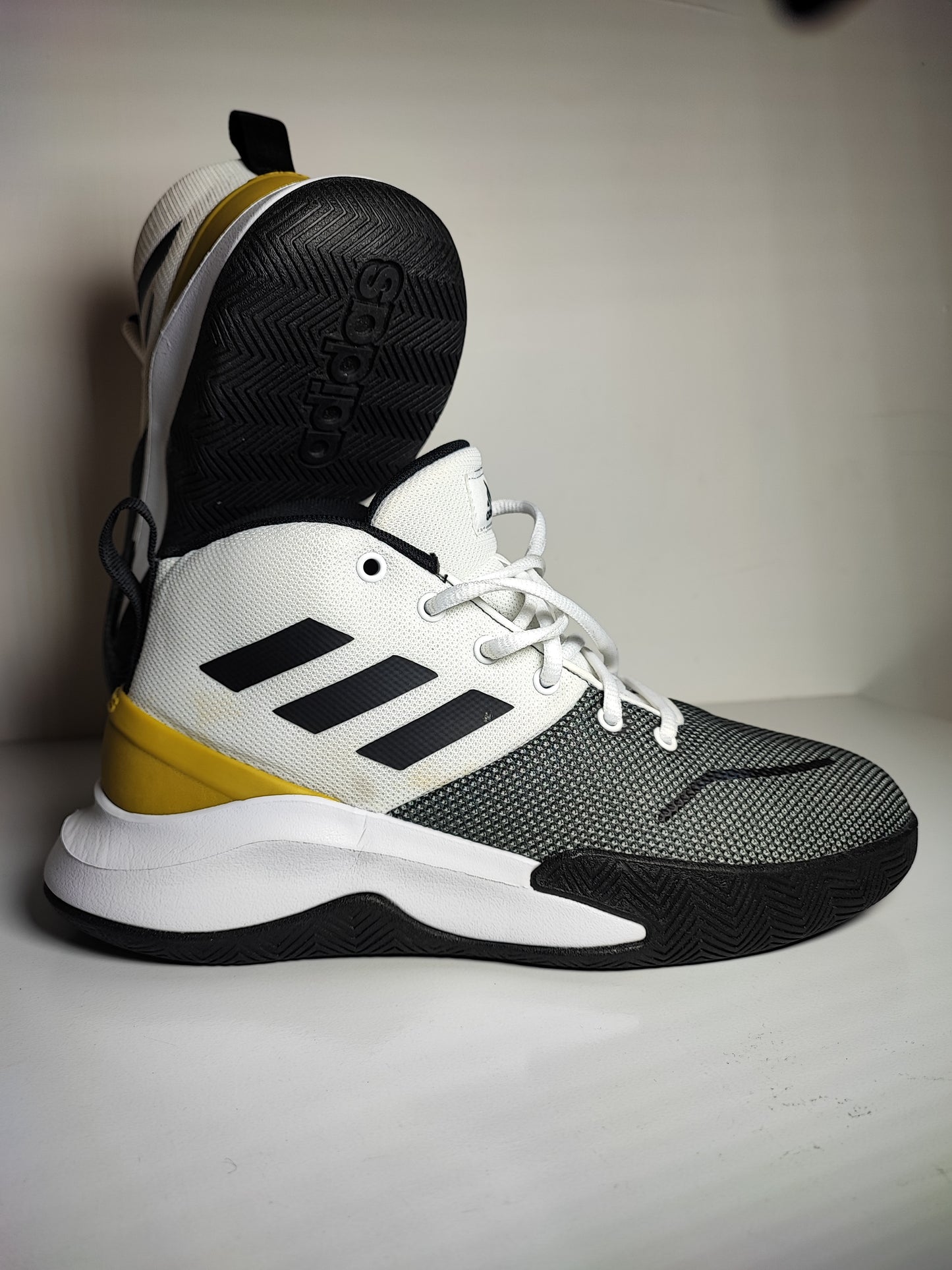 Adidas Own The Game Basketball Blanco / Negro No 26