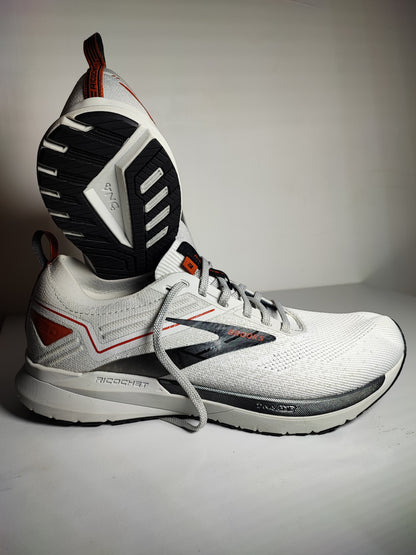 Brooks Ricochet 3.0 Gris / Negro No 28