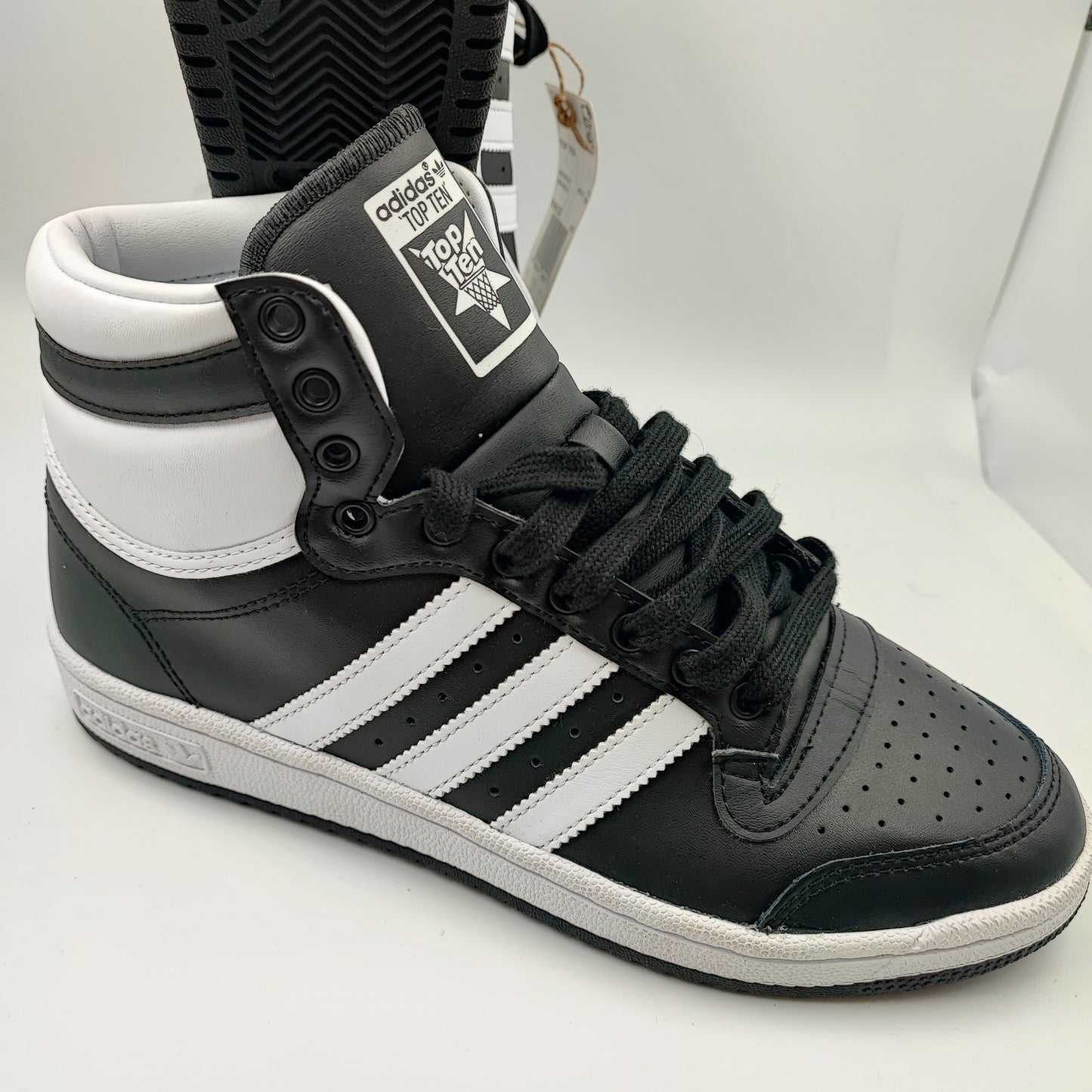 Adidas Basketball Retro Top Ten Negro / Blanco No 26