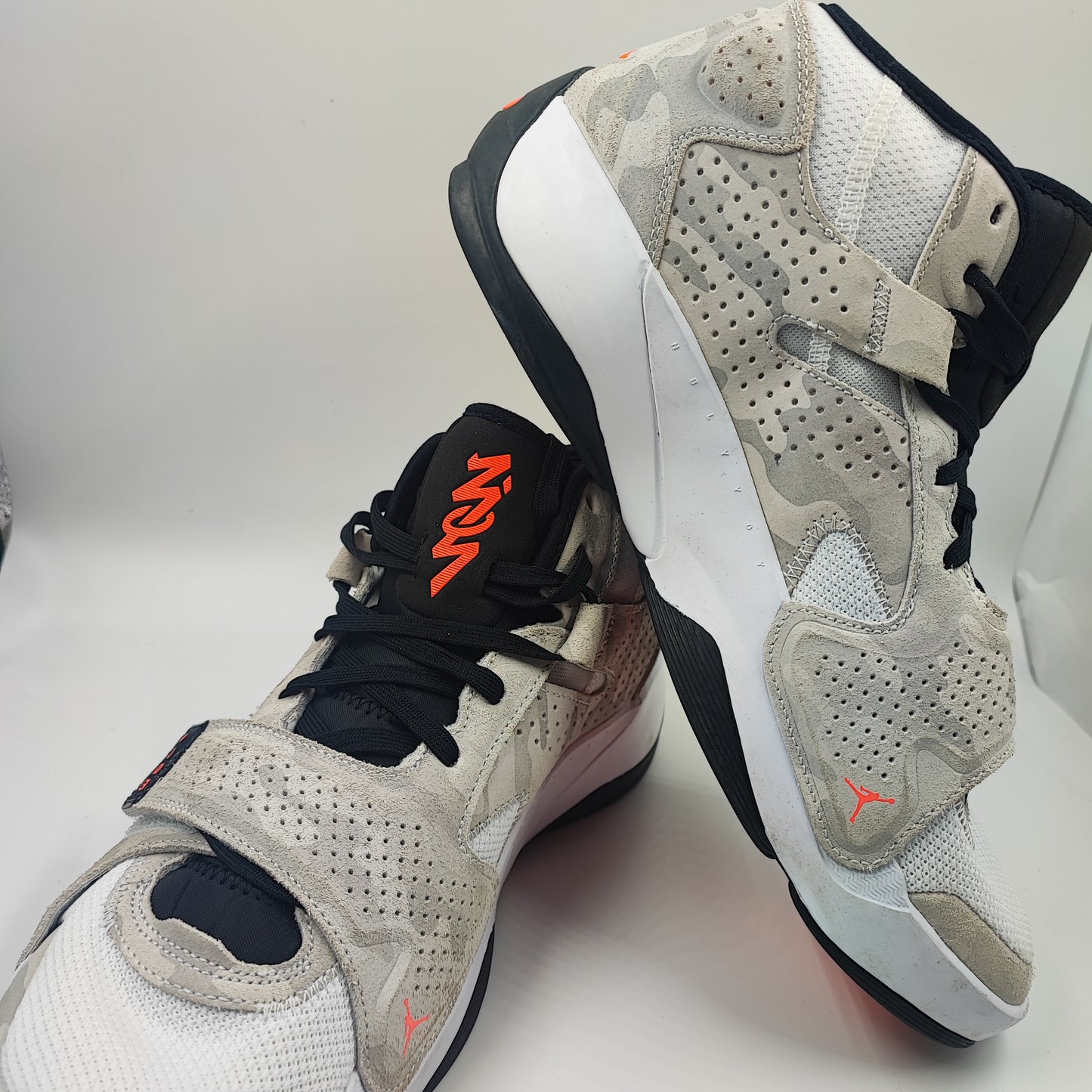 Jordan Zion Basketball Beige / Negro No 29 / No 30