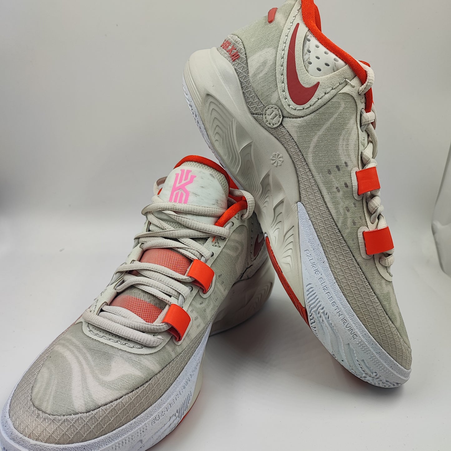 Nike Basketball Kyrie Irving Beige / Naranja No 26.5