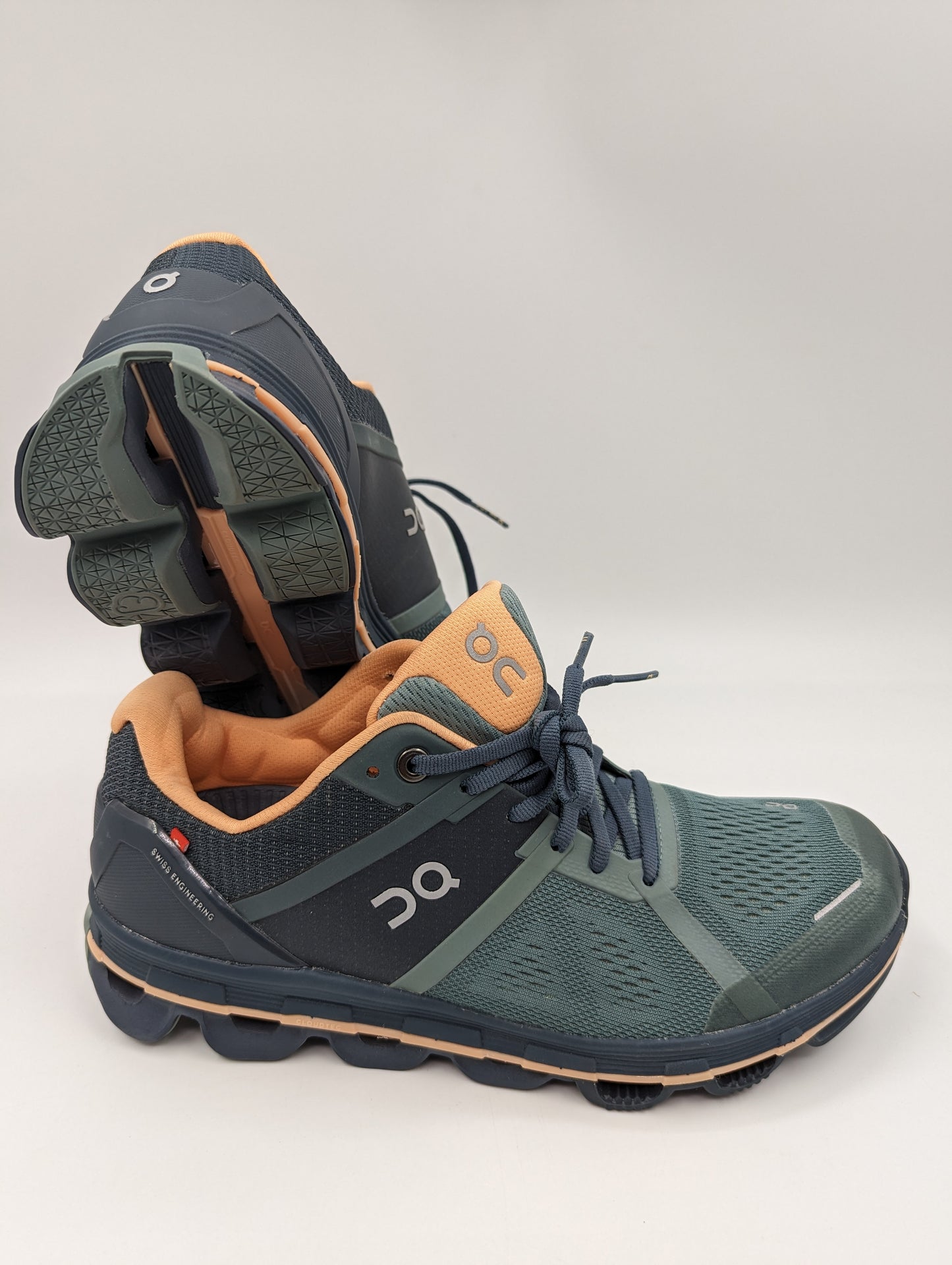 On Swiss Cloud Casual / Running Verde / Naranja Tenue No 24.5