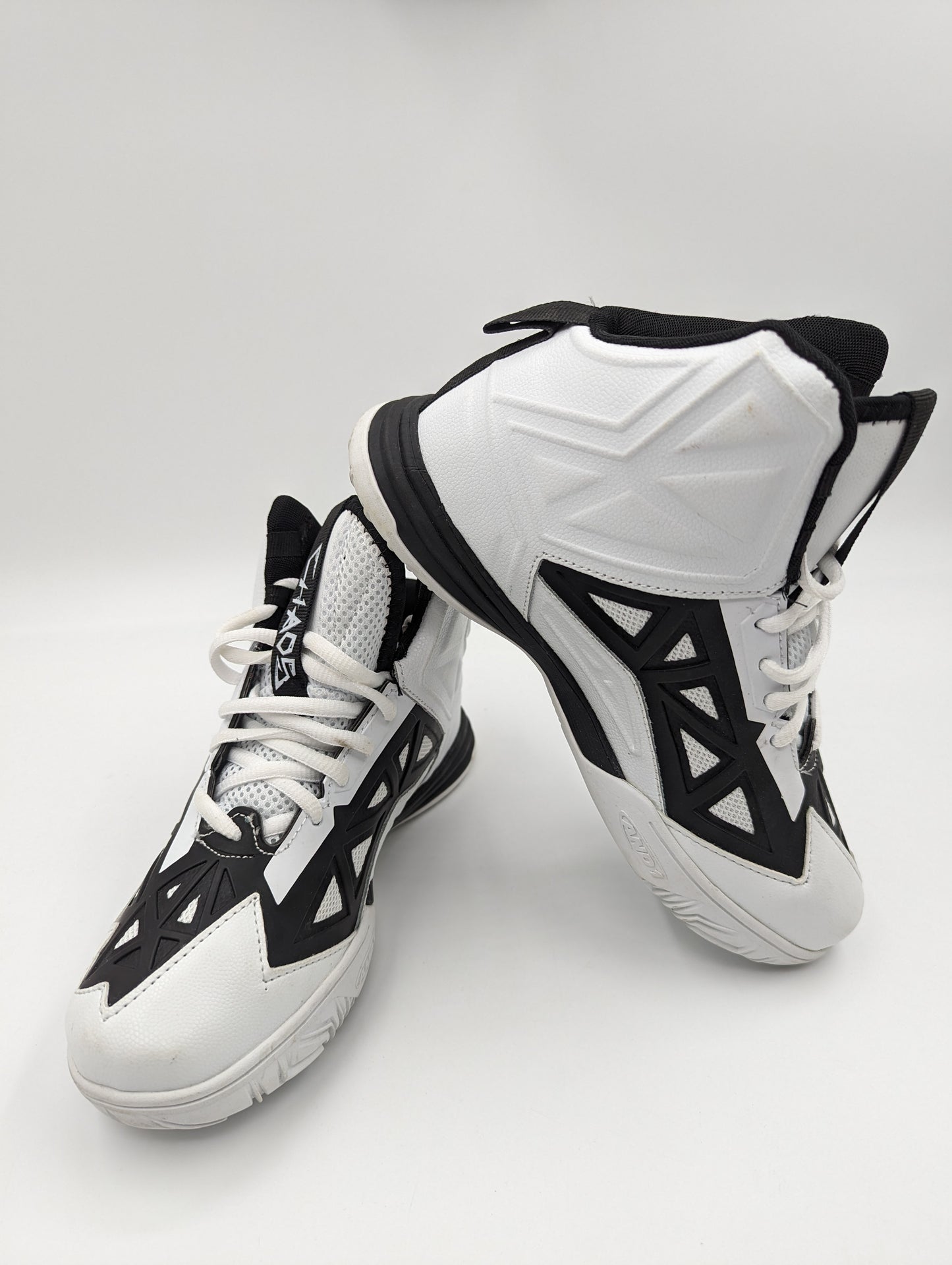 And 1 Basketball Bota Blanco / Negro No 23