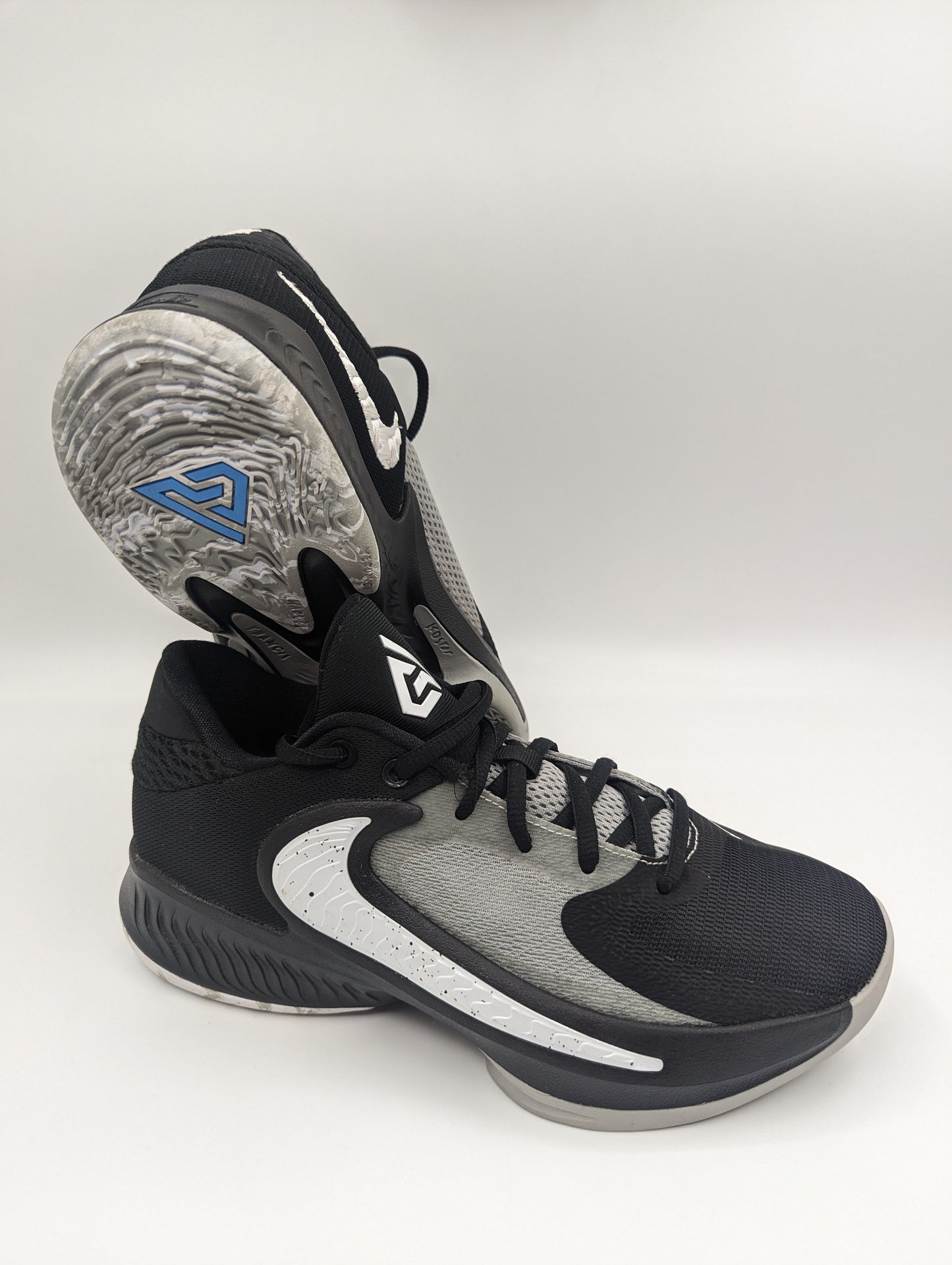 Giannis Antetokoumpo Freak 4 Basketball Negro / Blanco No 24