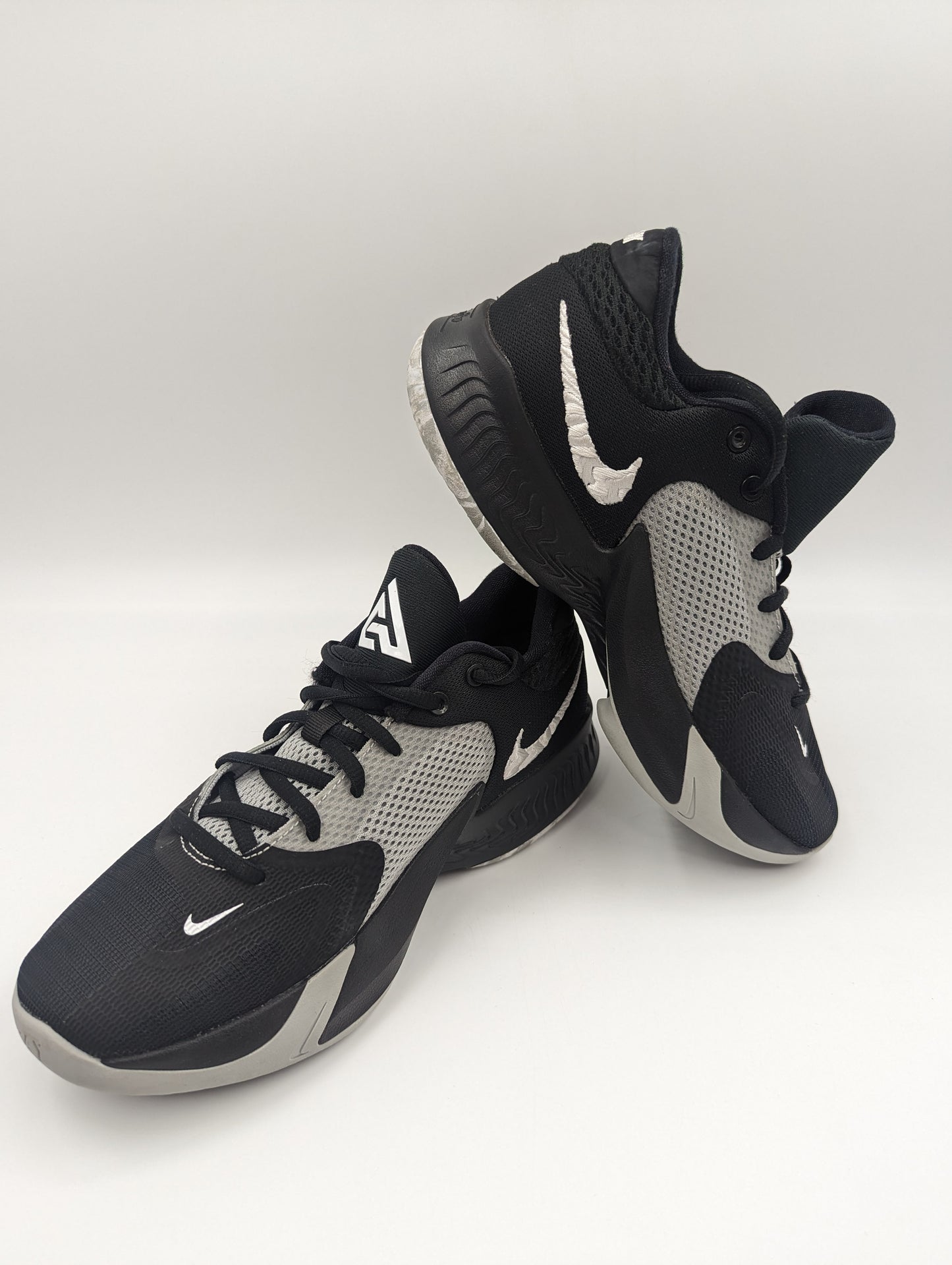 Giannis Antetokoumpo Freak 4 Basketball Negro / Blanco No 24