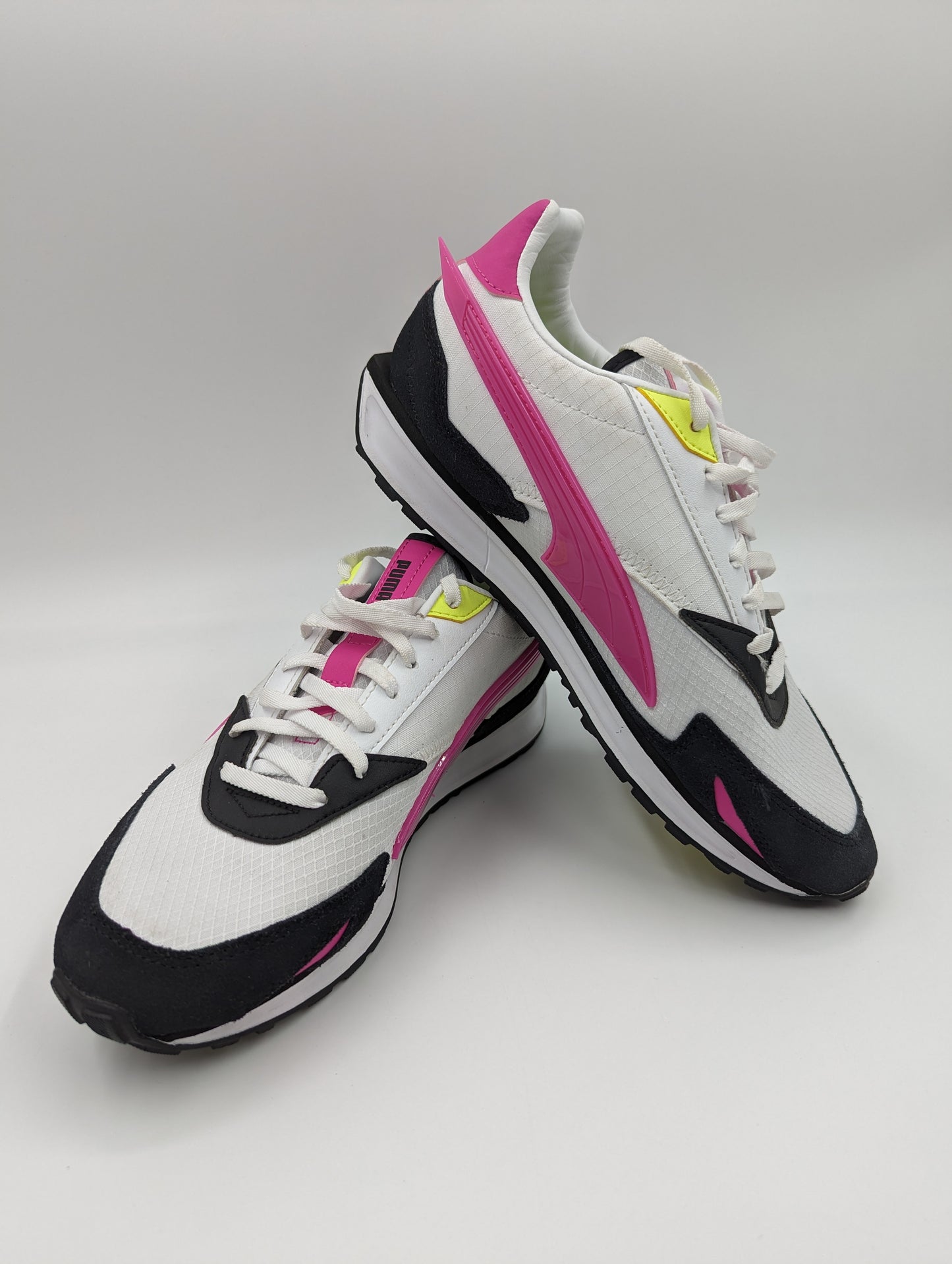 Puma Rider Training Blanco / Negro / Rosa No 24