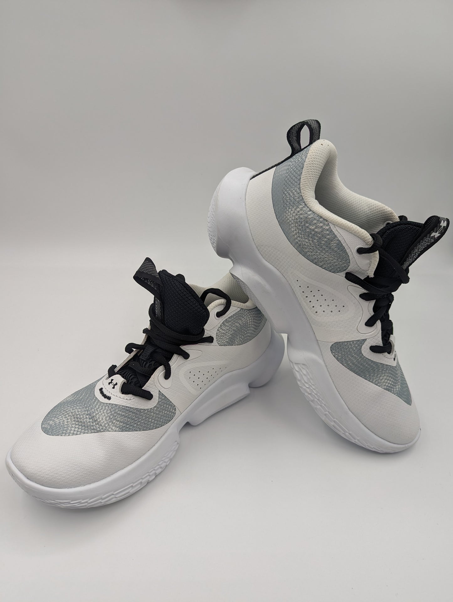 Under Armour Flow Break Thru Basketball Blanco / Gris  No 26