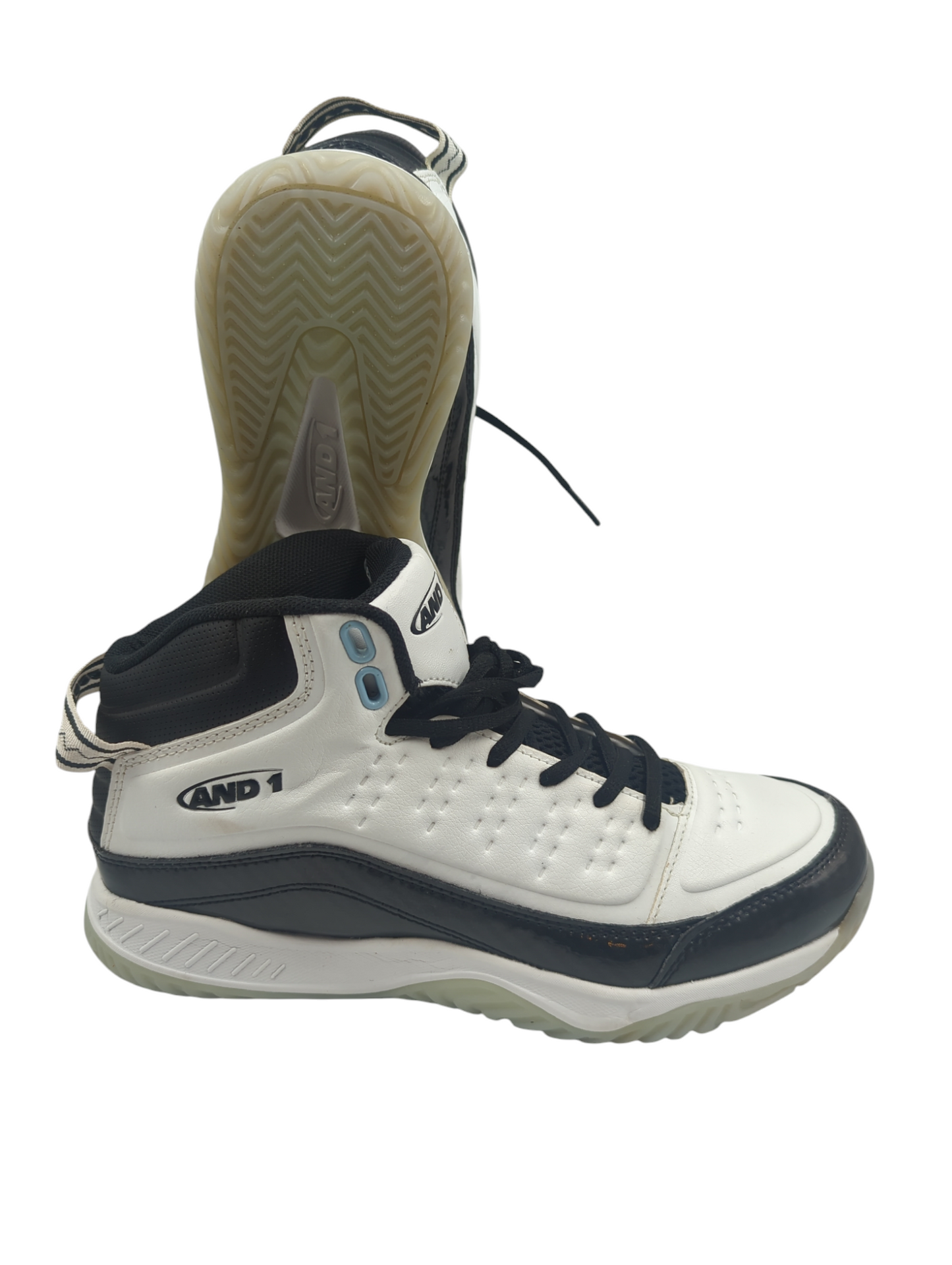 And 1 Basketball Bota Blanco / Negro  No 25