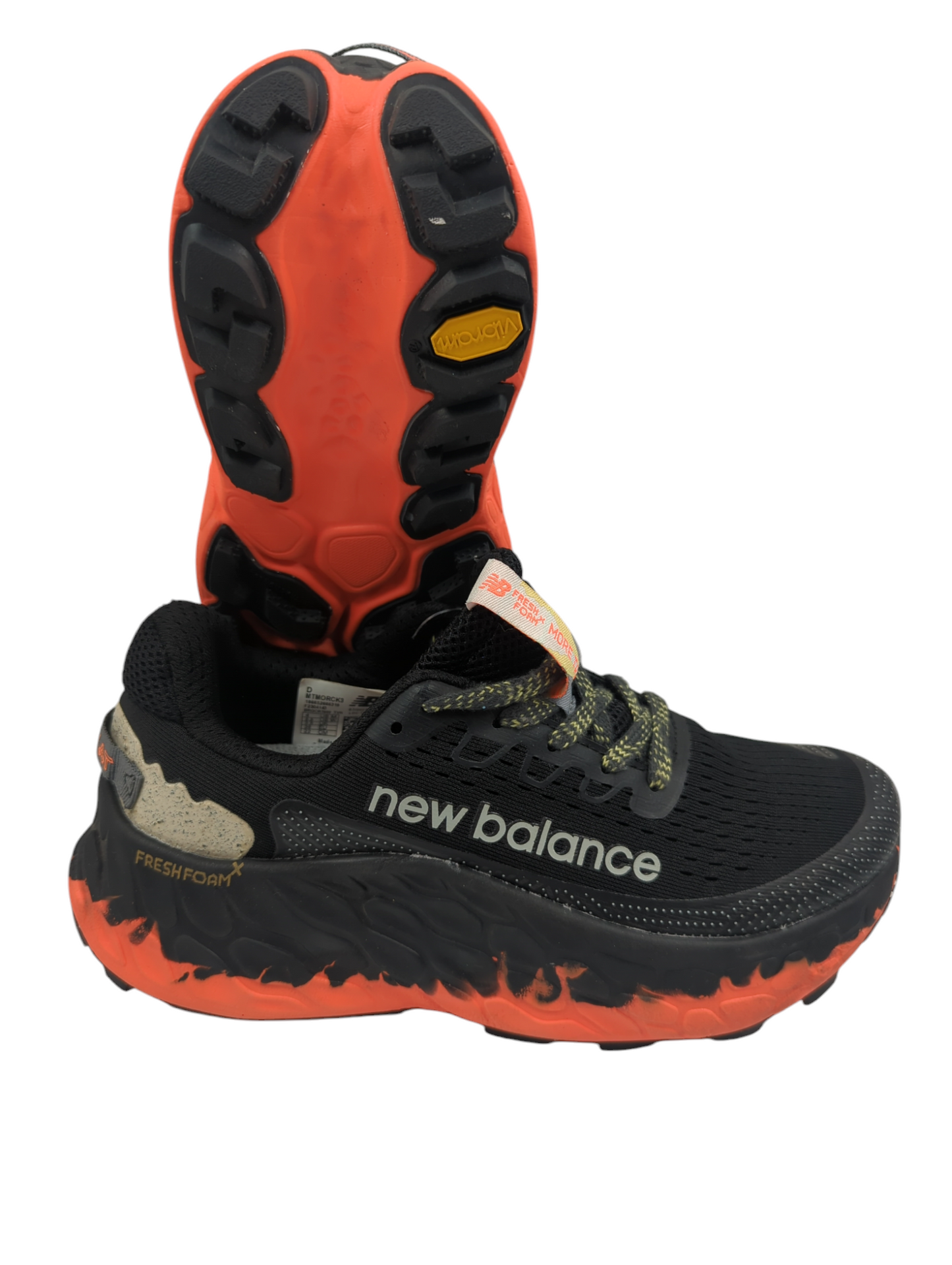 New Balance More Trail V3 Negro / Naranja No 22